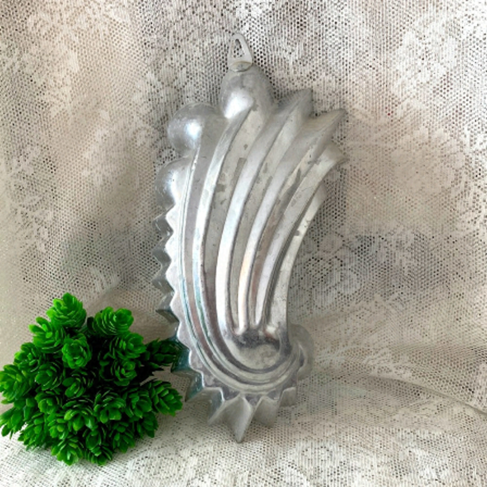 Vintage 1950s to 1960s Swoosh shaped Aluminum Food Mold Made in Italy.